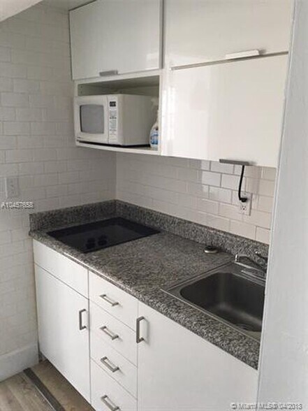Building Photo - 905 Brickell Bay Dr