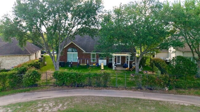 Building Photo - 1823 Blue Water Bay Dr