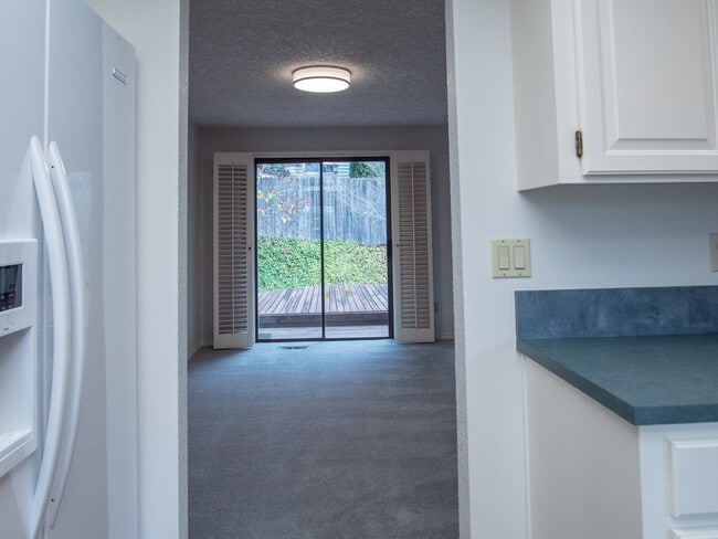 Building Photo - 15729 NE Fremont St