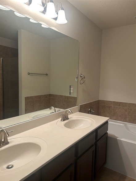 Building Photo - 6852 Pascal Way