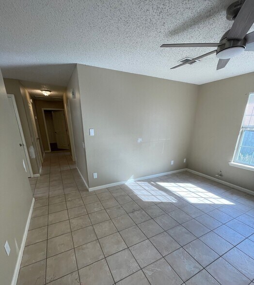 Building Photo - 4606 Wood Ave