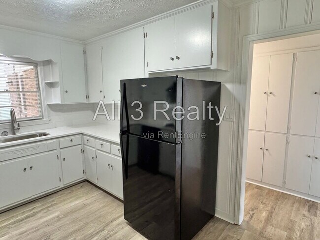 Building Photo - 2557 Woodley Rd