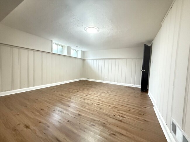 Building Photo - Four-Bedroom House in Parkville