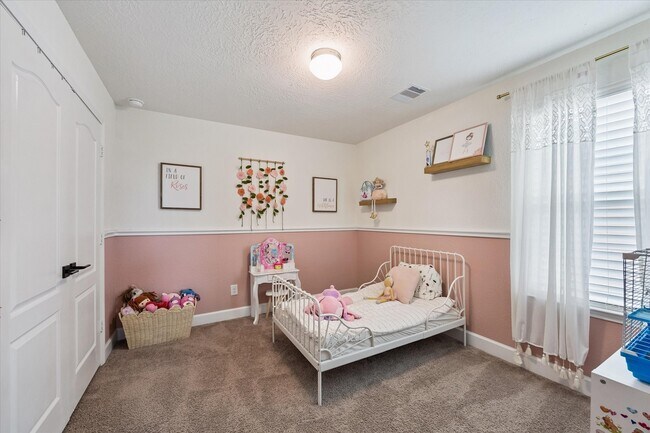 Building Photo - 25227 Sierra Mnr Ct