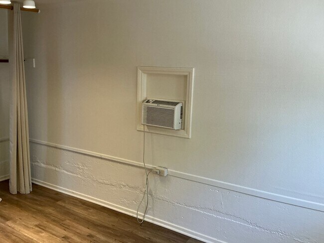 Building Photo - 204 S Grand St