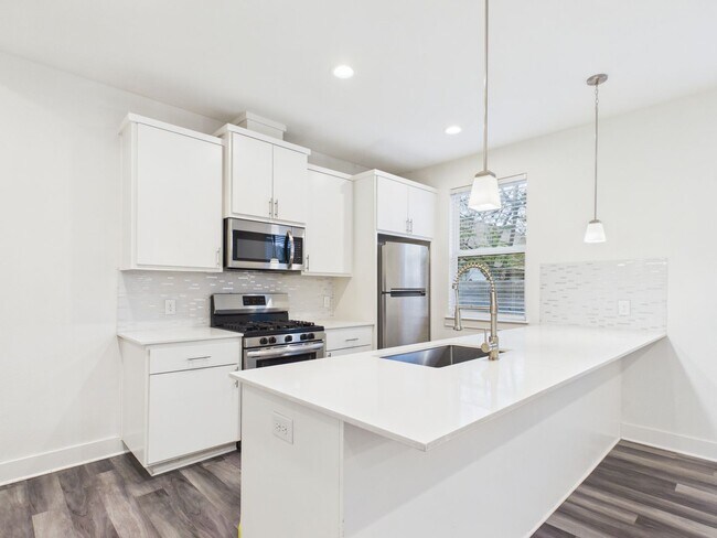 Building Photo - 6102 Caddie St