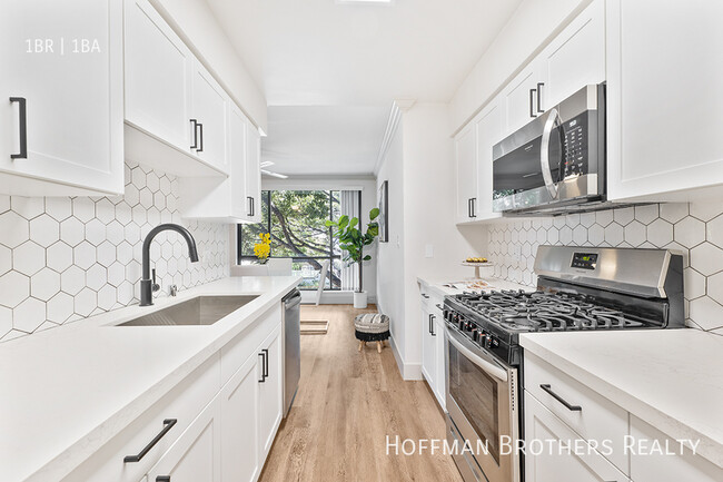 Building Photo - 823 3rd St