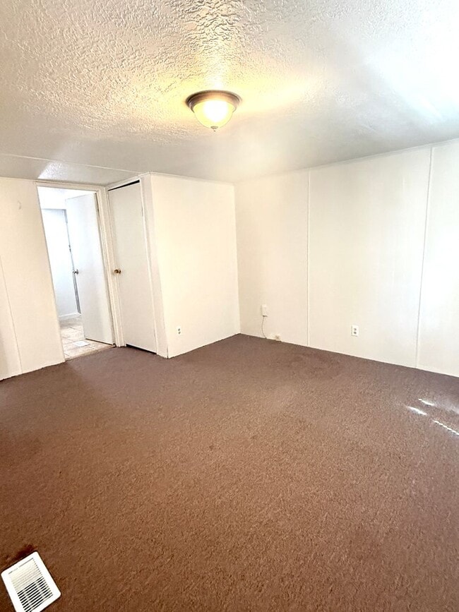 Building Photo - Beautiful Home with Quiet Location