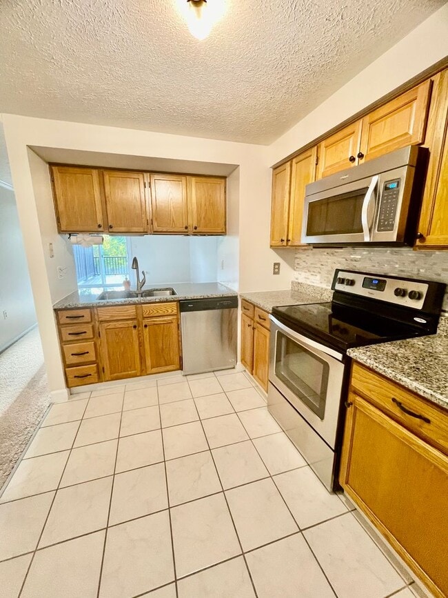 Building Photo - 2 Bed 1.5 Bath- Oakdale PA! Hawthorne Vill...
