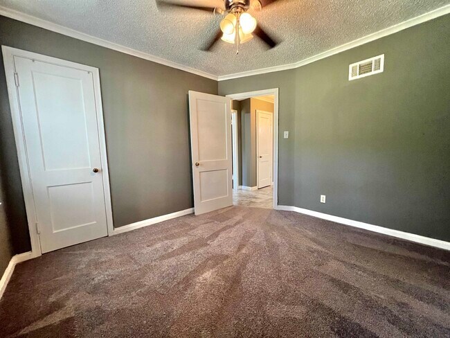 Building Photo - 4045 MICHAEL Dr