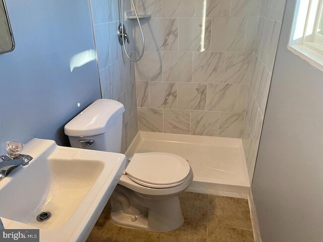 Building Photo - 6323 Fenton Ct