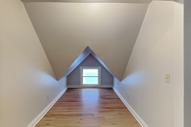 Building Photo - 2620js