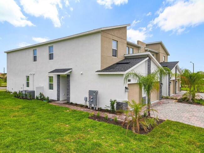 Building Photo - 1520 Oasis Club Blvd