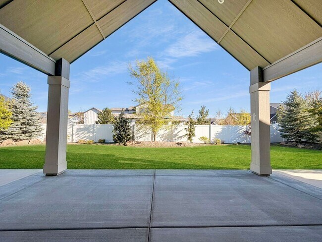 Building Photo - 8368 W Sparks Lake Dr