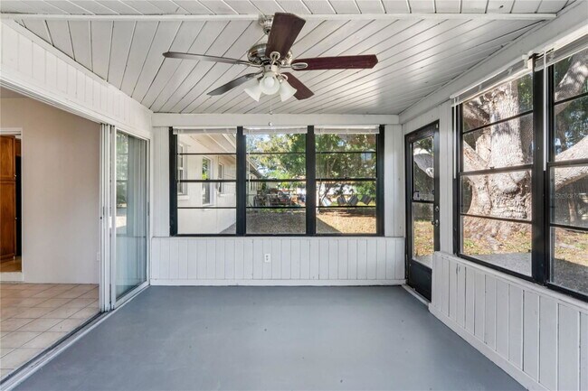 Building Photo - 1470 Overlea St