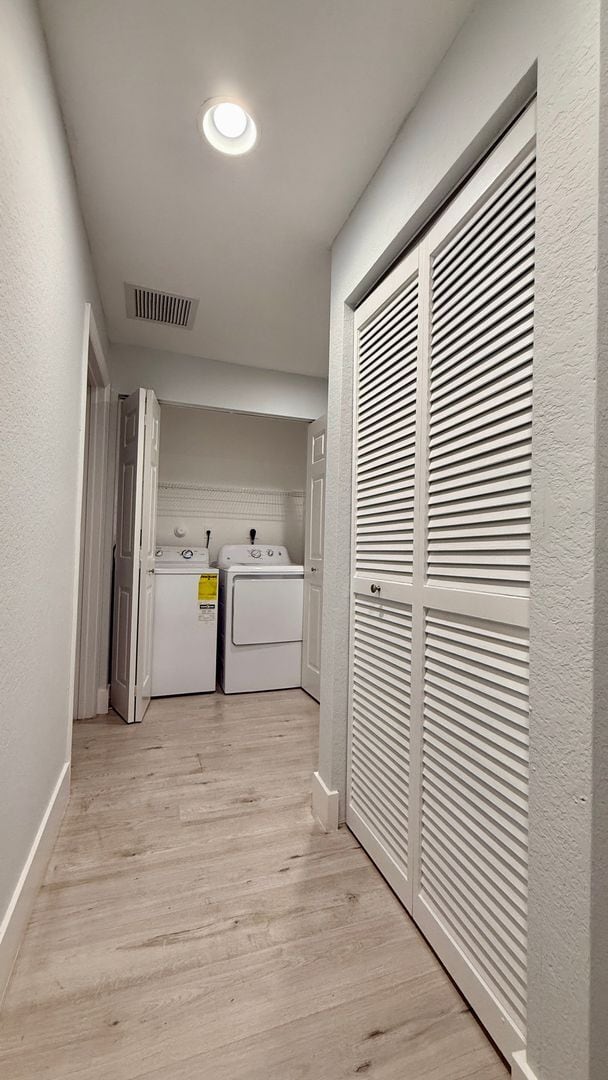 Building Photo - Spacious 3/3 Townhouse with Lake View – Sa...