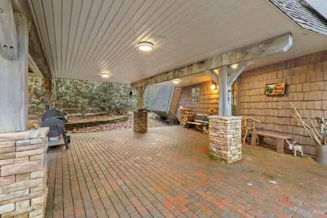 Building Photo - 364 Locust Ridge Rd