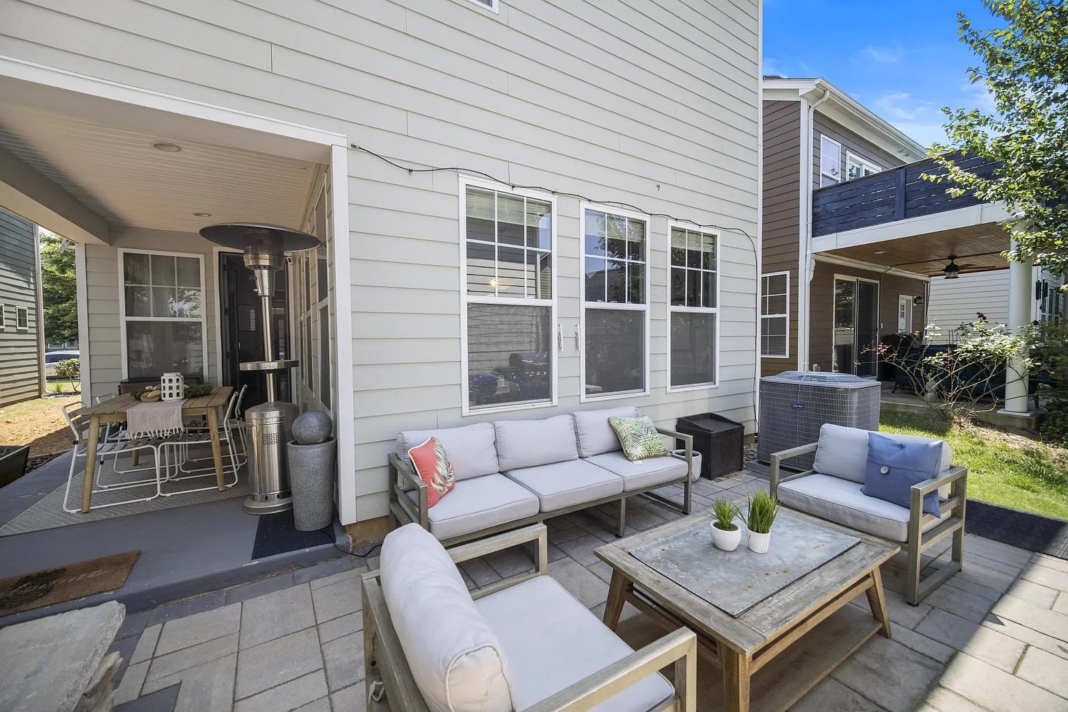 Building Photo - Room in House on Double Oaks Rd