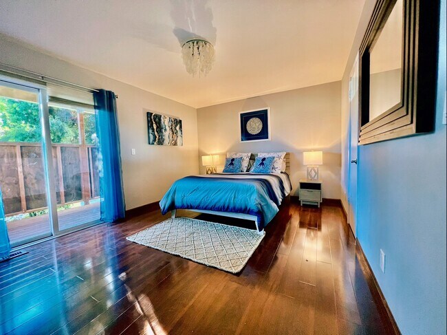 Building Photo - 1990 Dolphin Dr