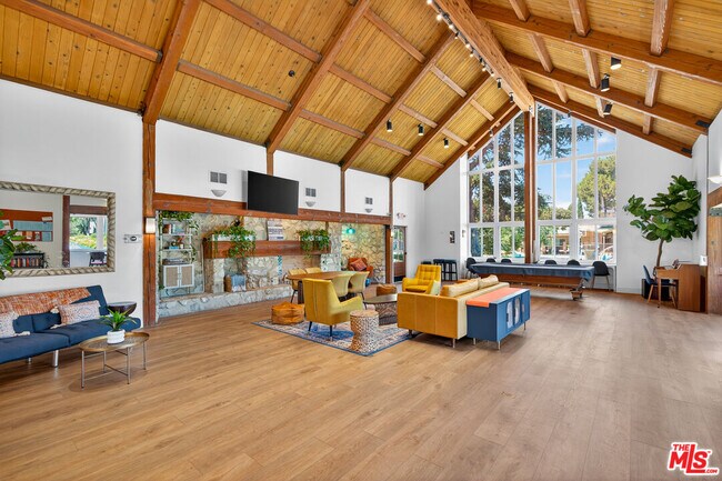 Building Photo - 6505 Green Valley Cir