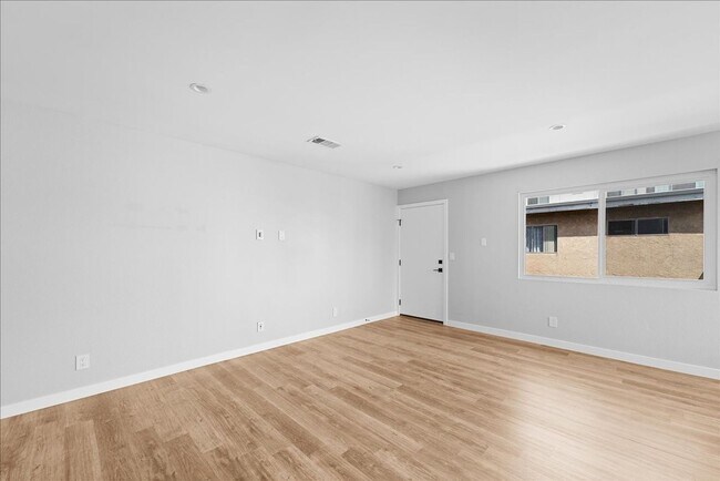 Building Photo - 941 Normandie Ave