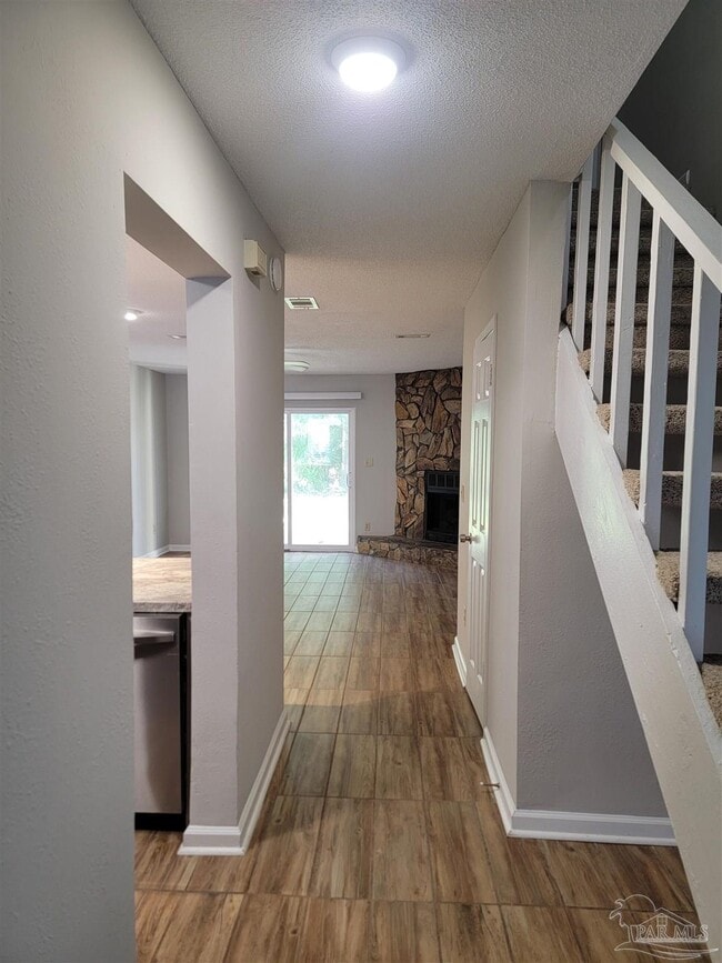 Building Photo - 7202 Lago Vista Ct