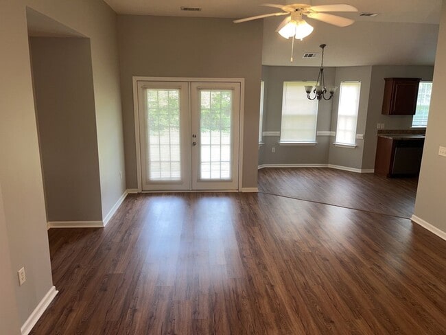 Building Photo - 149 Lancaster Way