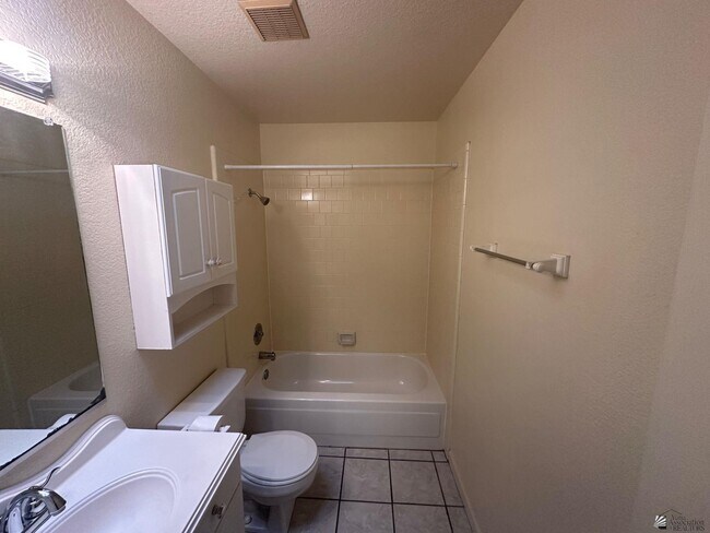 Building Photo - 784 W 37th St