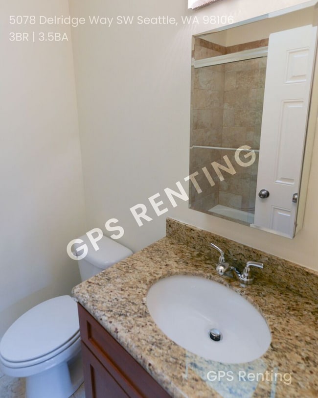 Building Photo - 3 Bedroom Townhome In Delridge Available Now!