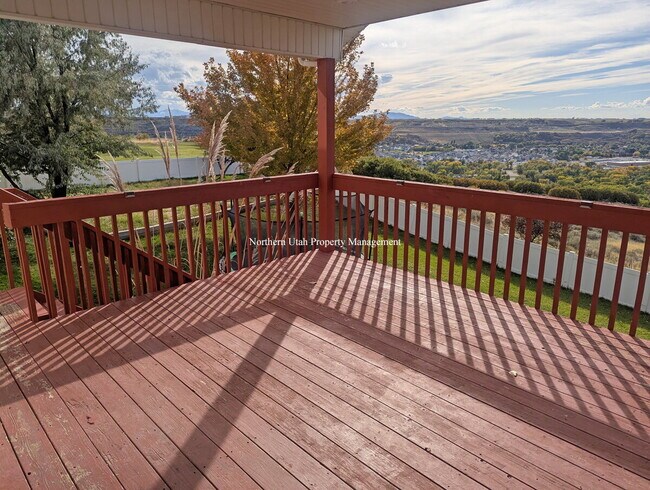 Building Photo - 4-Bed, 3.5 Bath Home with Scenic Views in South Ogden