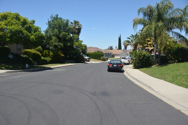 Building Photo - 5163 Tehachapi Way