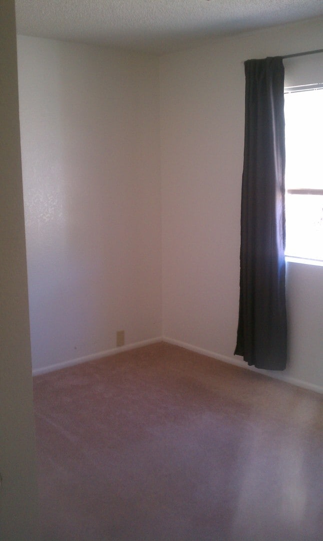Building Photo - 2310 Primrose Dr