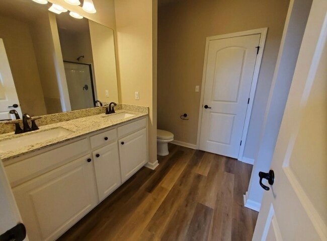 Building Photo - 3052 S Roth Ave