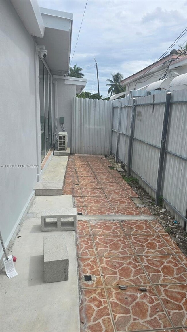 Building Photo - 265 W 53rd Terrace