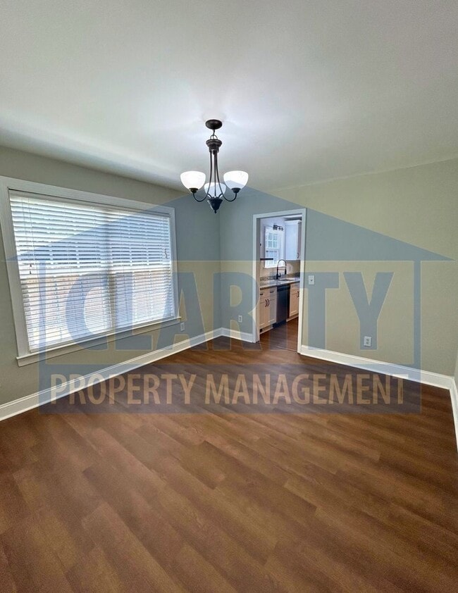 Building Photo - Beautiful three bedroom home in North Clev...