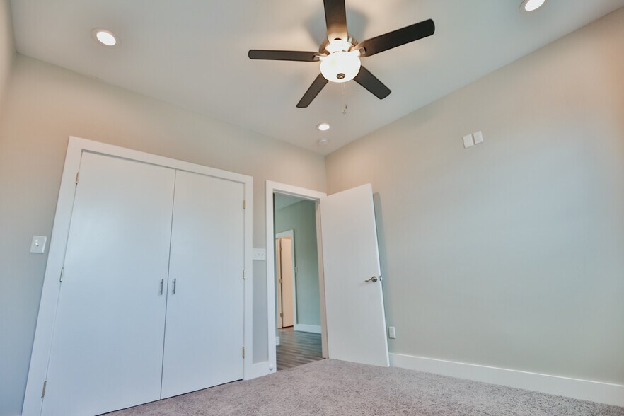 Building Photo - 3245 Dixie Dr