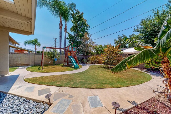 Building Photo - Large Family home - 4 Bedroom / 3 Bath