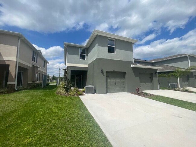 Building Photo - Beautiful 3 Bedroom 2.5 Bathroom Townhome in Windrose