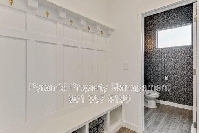 Building Photo - 994 S 4090 W