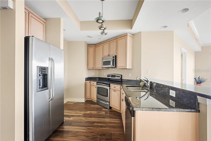Building Photo - 449 S 12th St
