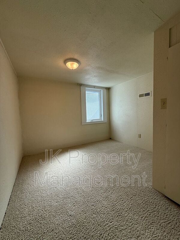 Building Photo - 2716 Central Ave