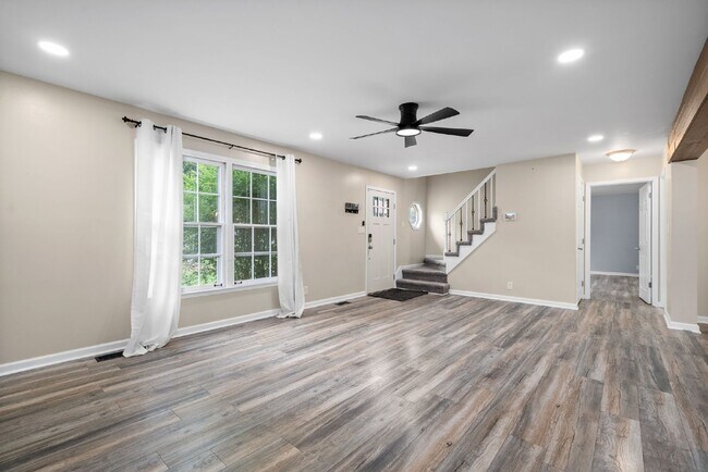 Building Photo - 1026 Foxmoor Dr