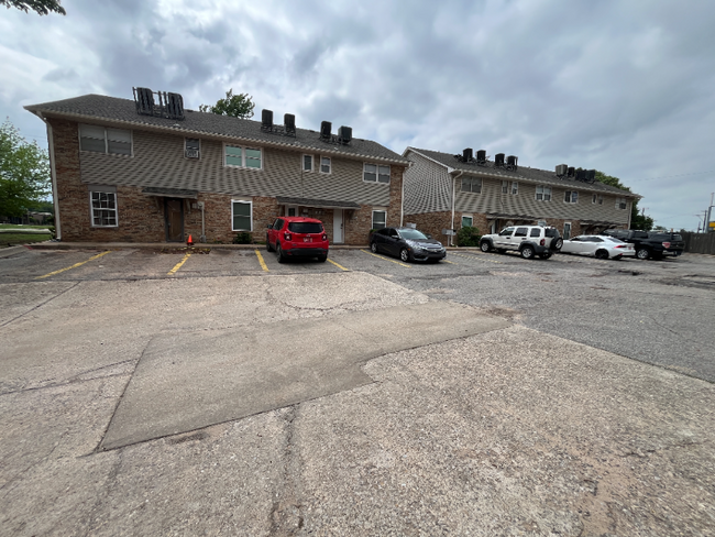 Building Photo - 6734 N Meridian Ave