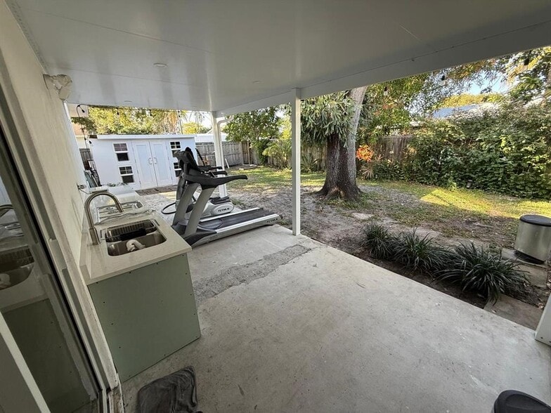 Building Photo - 6891 Scott St