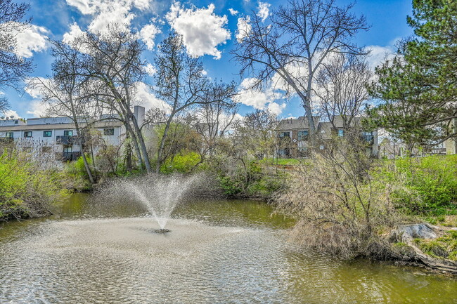 Building Photo - $1,300 - 1 Bed, 1 Bath Condo in Denver wit...