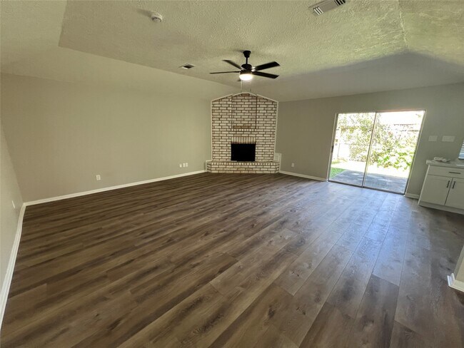 Building Photo - 305 Heathgate Dr