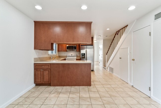 Building Photo - Spacious 3-Bedroom Daly City Home – Prime ...