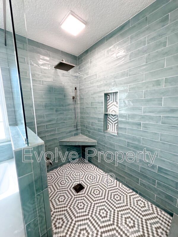 Building Photo - 470 Lambert Ave