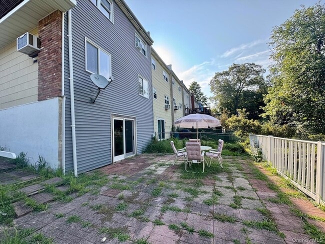 Building Photo - 56 Chaucer Ct