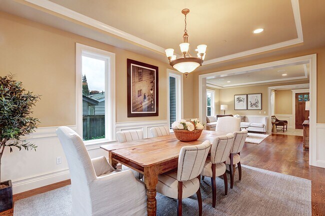 Building Photo - 5Bdrm+Office / 3.5 bath - West Bellevue Home